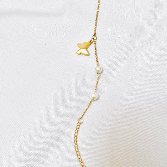 Butterfly with pearl braclet chain
