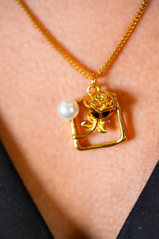 Rose pearl Gold Necklace